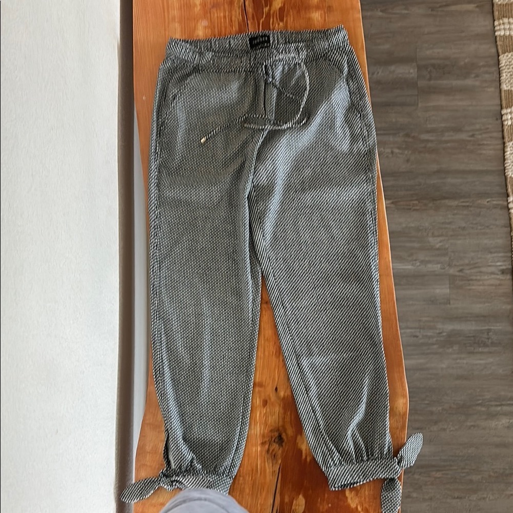 🌸White House Black Market Gray Ankle Cropped Pants Relaxed Fit